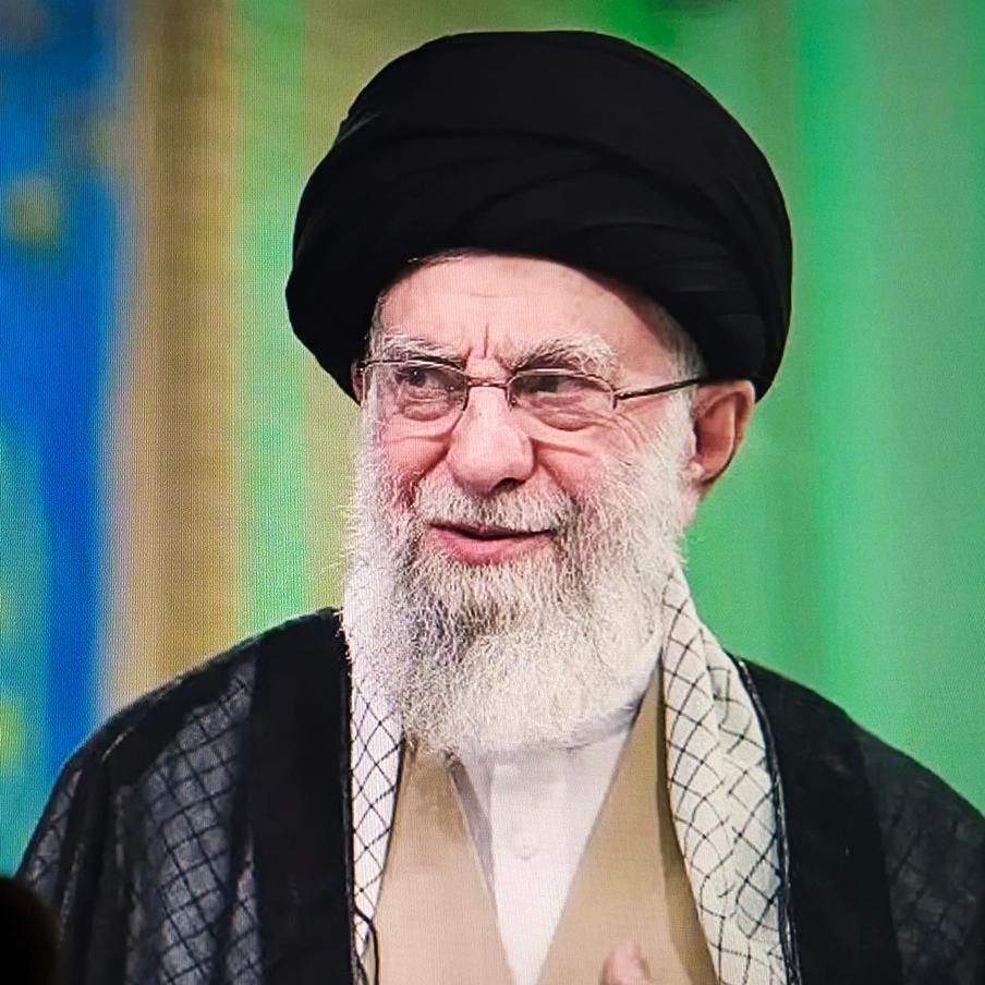 Верховный лидер Ирана Али Хаменеи не пострадал при ударе Израиля по Тегерану. Иранский верховный лидер Али Хаменеи не был в Тегеране во время ракетной атаки армии Израиля на город. Его перевели в более безопасное место