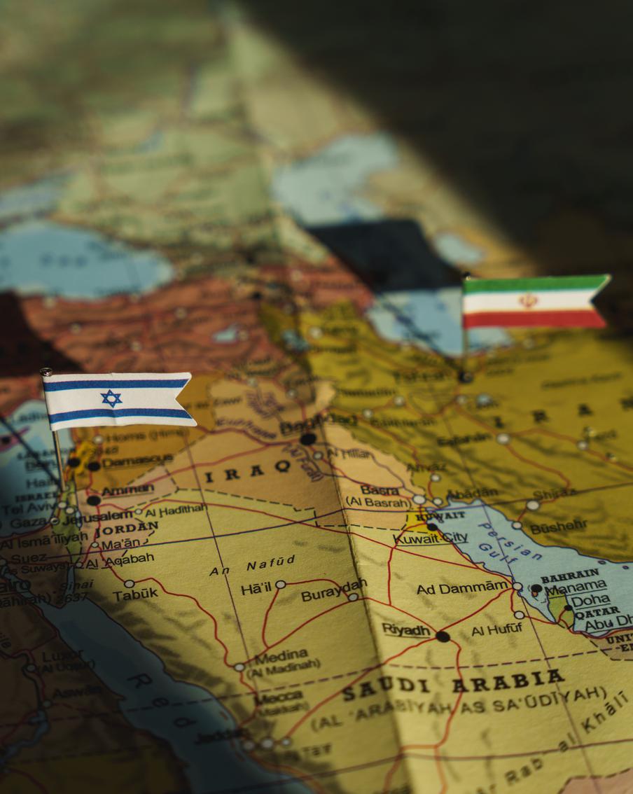 Армия Израиля зафиксировала запуск ракет со стороны Ирана. В ответ на военные действия, предпринятые Соединёнными Штатами Америки и Израилем против Исламской Республики Иран, Иран выпустил десятки баллистических ракет в сторону израильской территории. Об этом сообщает иранское информационное агентство NourNews