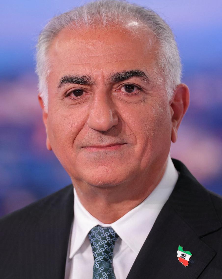 Сын последнего шаха Ирана Резе Пехлеви призвал иранцев бороться с властями. Потомок последнего иранского шаха Резе Пехлеви обратился к соотечественникам после начала американской военной операции против Ирана