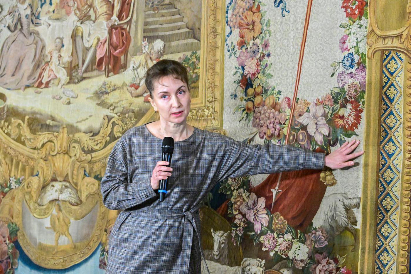 Художник-реставратор Светлана Матюхова рассказывает о своей работе над гобеленом "Дон Кихот с девицами постоялого двора".