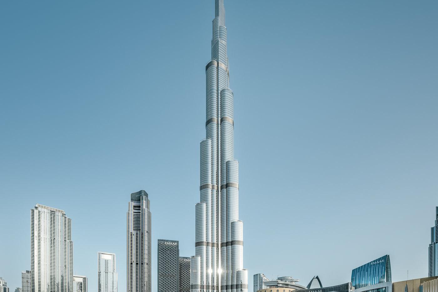 В Дубае эвакуируют посетителей Бурдж-Халифы из-за работы в городе систем ПВО