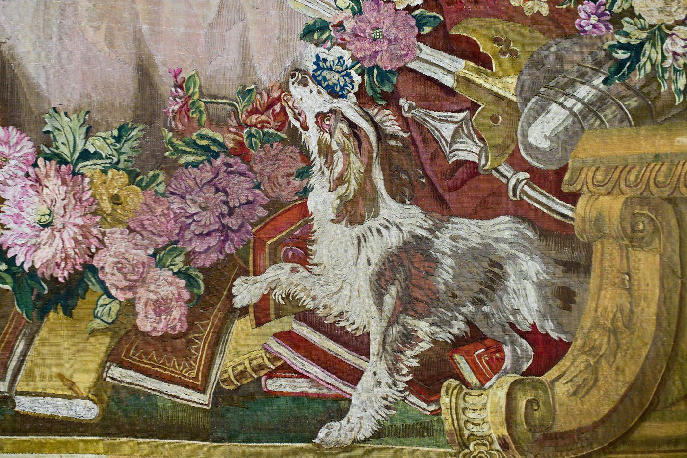 Фрагменты гобелена "Дон Кихот с девицами постоялого двора" (1761).