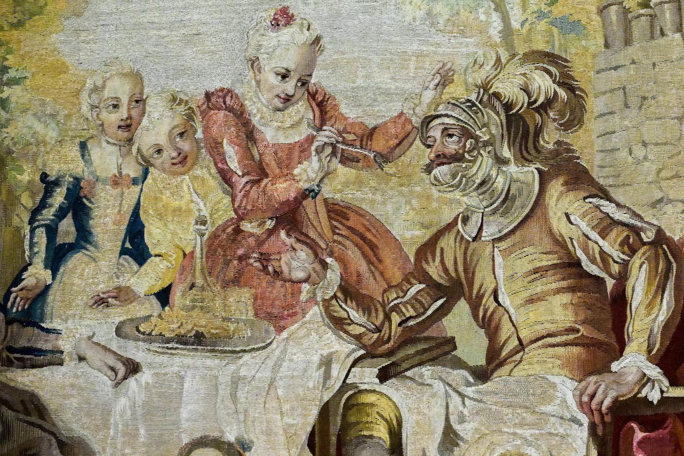 Фрагменты гобелена "Дон Кихот с девицами постоялого двора" (1761).