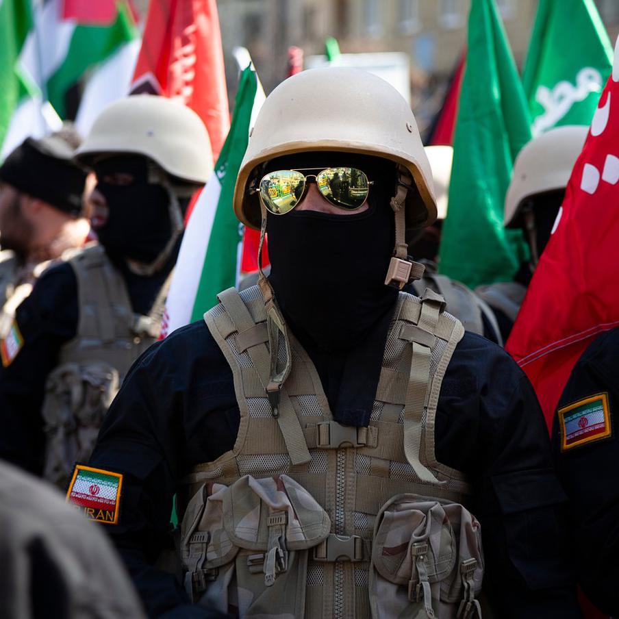 Военные базы США в Катаре, Кувейте, ОАЭ и Бахрейне подверглись ракетным ударам Ирана. В результате военной операции, проведённой США и Израилем против Ирана, который был обвинён в стремлении к созданию ядерного оружия и в угрозах ракетными ударами, последовали ответные действия со стороны Исламской Республики