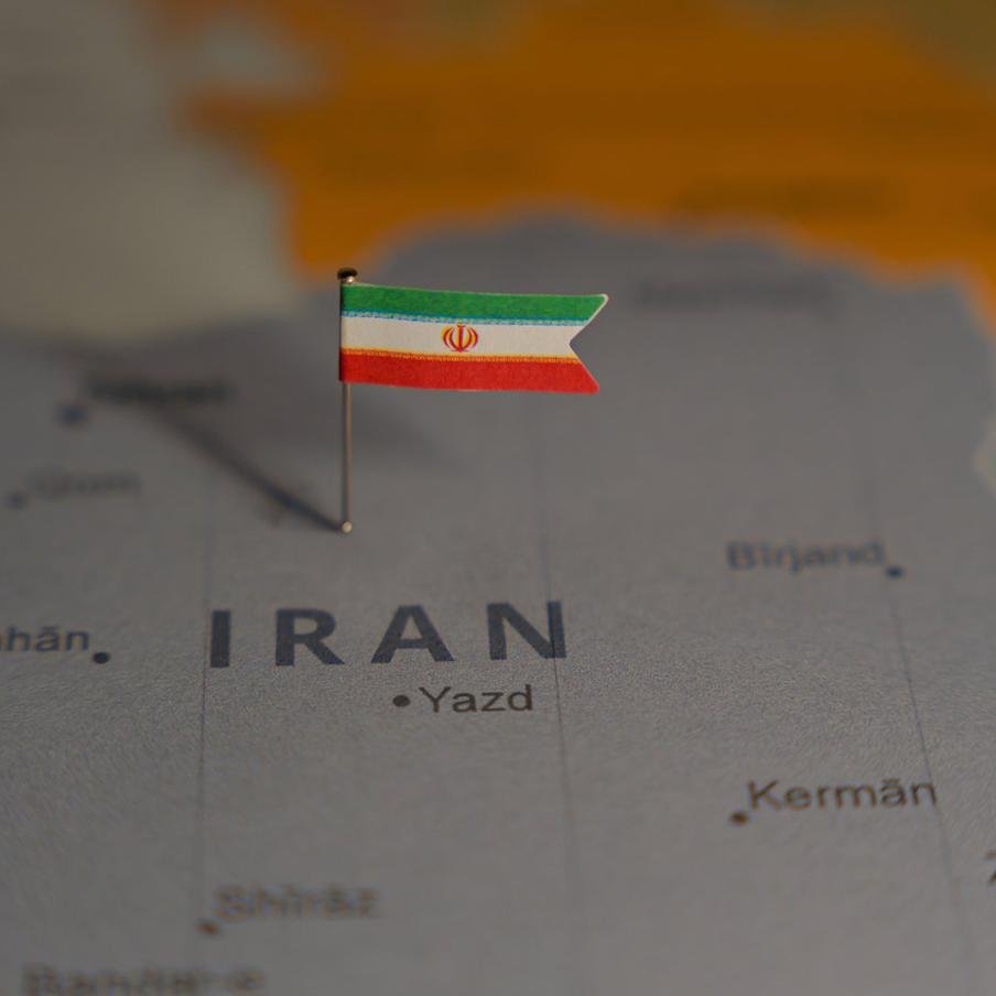 Reuters: в результате ударов по Ирану погибли несколько командиров КСИР. Согласно информации, полученной из иранского источника, близкого к высшему руководству страны, в результате совместных атак американских и израильских сил были убиты несколько высокопоставленных офицеров Корпуса стражей исламской революции (КСИР) и политических деятелей Ирана