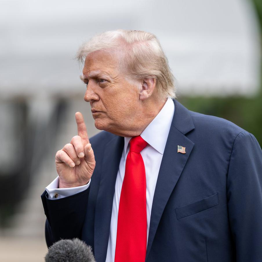 Трамп высказался о перспективах продолжения конфликта России и Украины. Президент США назвал безумием дальнейшее продолжение российско-украинского конфликта. При этом о ходе процесса мирного урегулирования он не рассказал