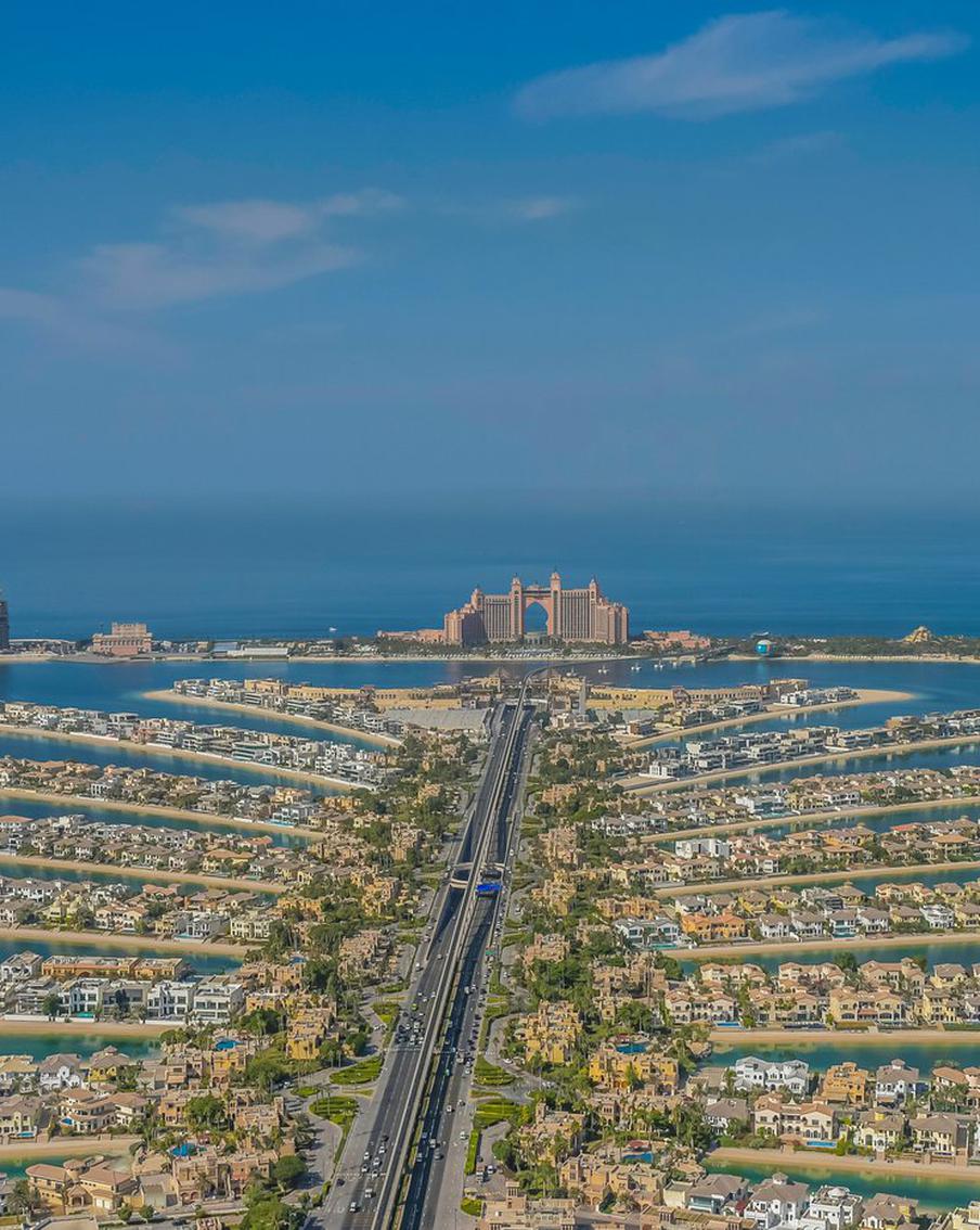 Генконсульство РФ в ОАЭ выпустило экстренное предупреждение для россиян. Российским гражданам, находящимся на территории Объединённых Арабских Эмиратов, объявлено экстренное предупреждение. Генеральное консульство Российской Федерации в Дубае настоятельно рекомендует соотечественникам проявлять повышенную бдительность и следовать разумным мерам предосторожности