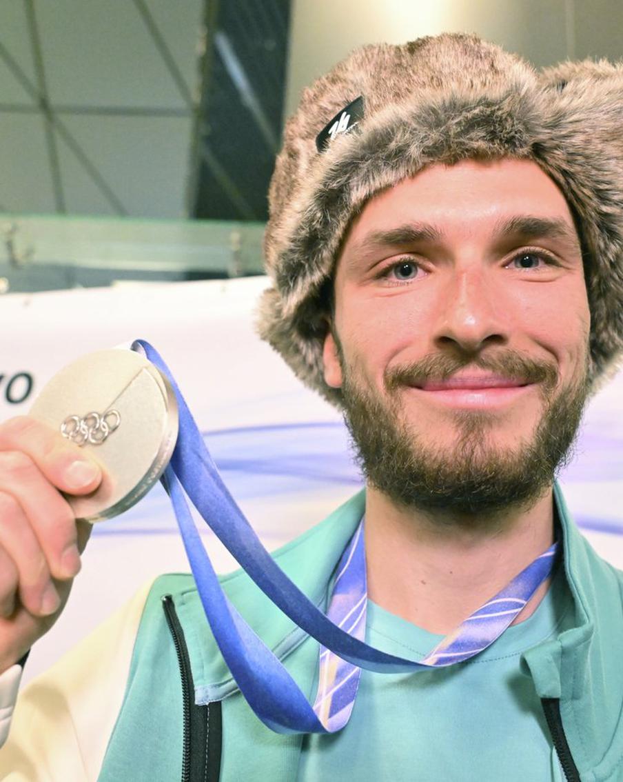 Единственная медаль на команду, неподаренный телефон и радость от Игр: ски-альпинист рассказал о своих впечатлениях от Олимпиады в Италии