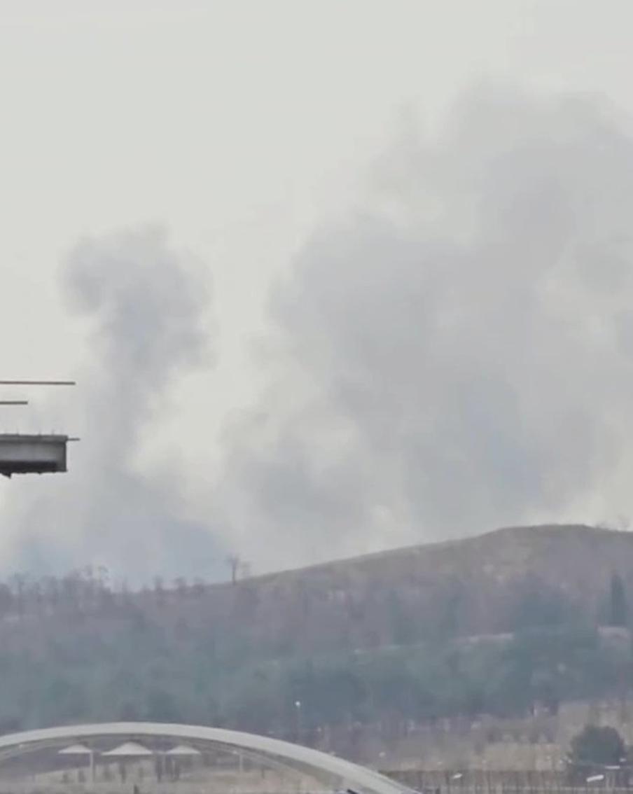 Израильский удар по школе для девочек на юге Ирана унёс 40 жизней. По данным иранского агентства Mehr, число жертв трагического инцидента в начальной школе для девочек Шаджаре Тайебе в городе Минаб на юге Ирана продолжает расти. К настоящему времени подтверждена гибель 40 учениц, ещё 48 получили ранения различной степени тяжести