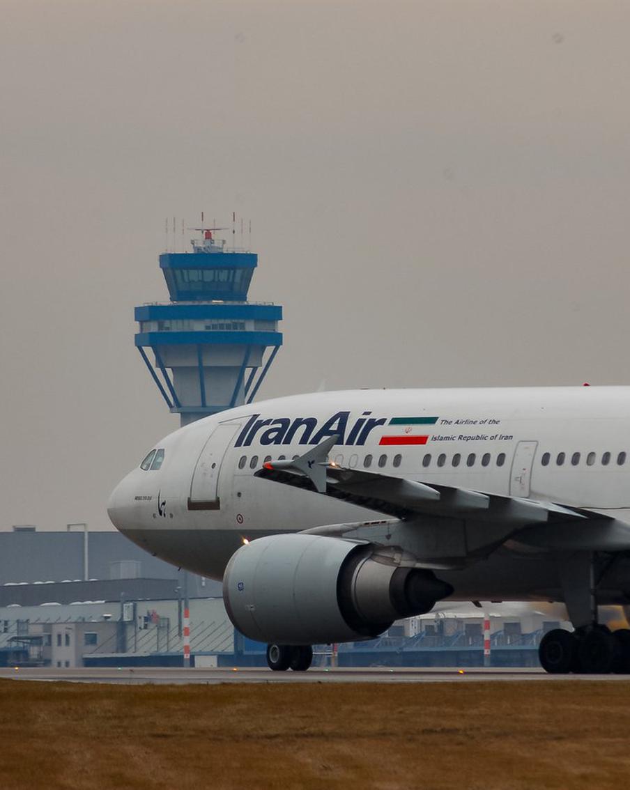 Власти Ирана планируют закрыть воздушное пространство страны до 3 марта. После начала американо-израильской военной операции власти Ирана приняли решение не открывать воздушное пространство страны до 3 марта. Это связано с мерами обеспечения безопасности населения