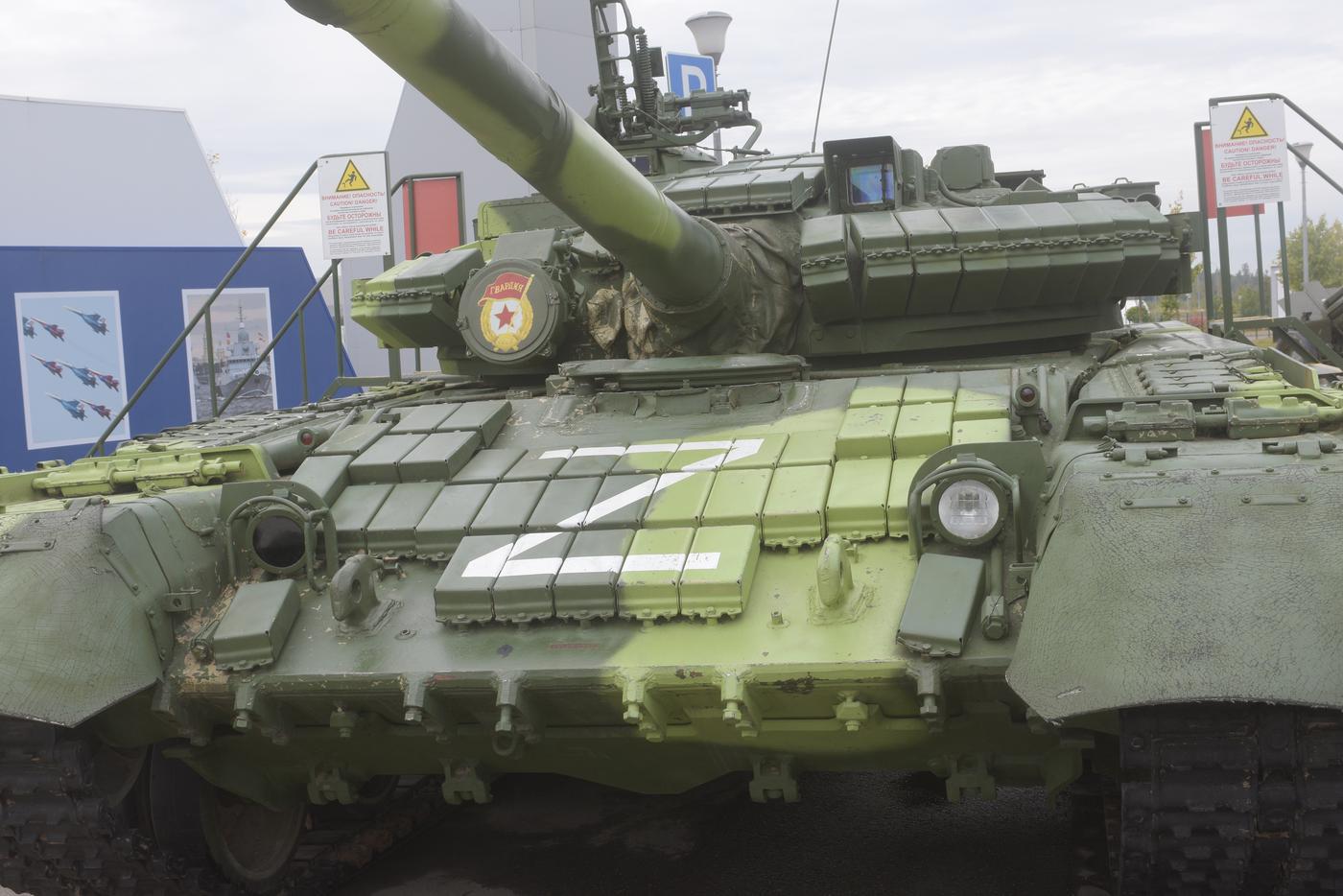 Российские военные начали устанавливать на танки новую защиту от атак украинских дронов