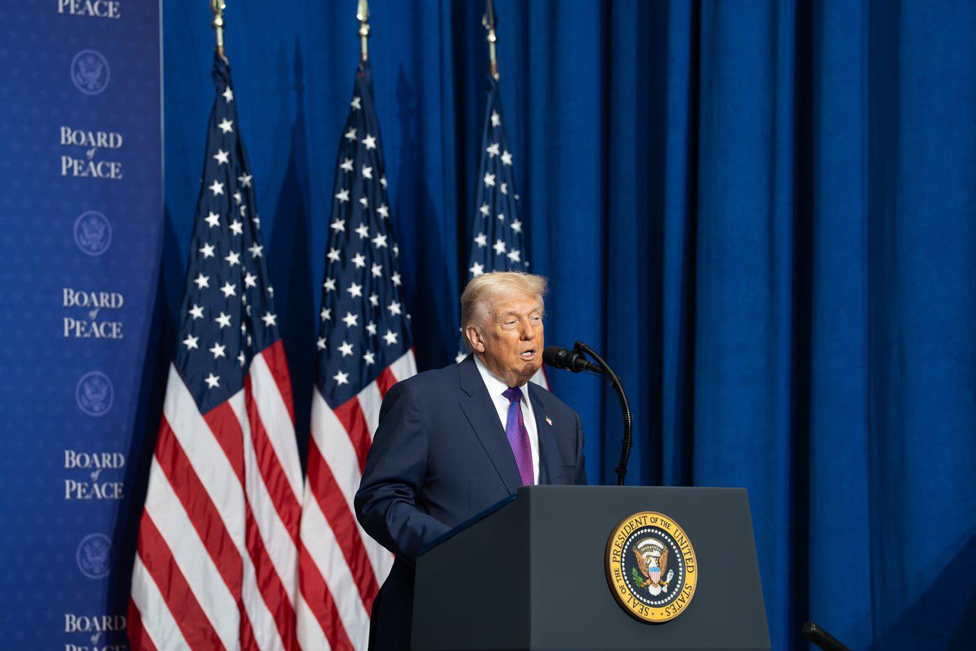 Трамп ответил на угрозу Ирана нанести мощнейший удар после гибели Хаменеи