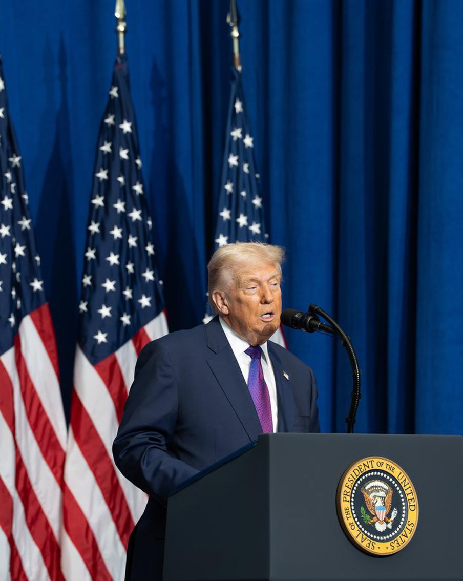 Трамп ответил на угрозу Ирана нанести мощнейший удар после гибели Хаменеи. Иран пообещал нанести мощный ответный удар, но делать этого не стоит, заявил президент США Дональд Трамп в социальной сети TruthSocial