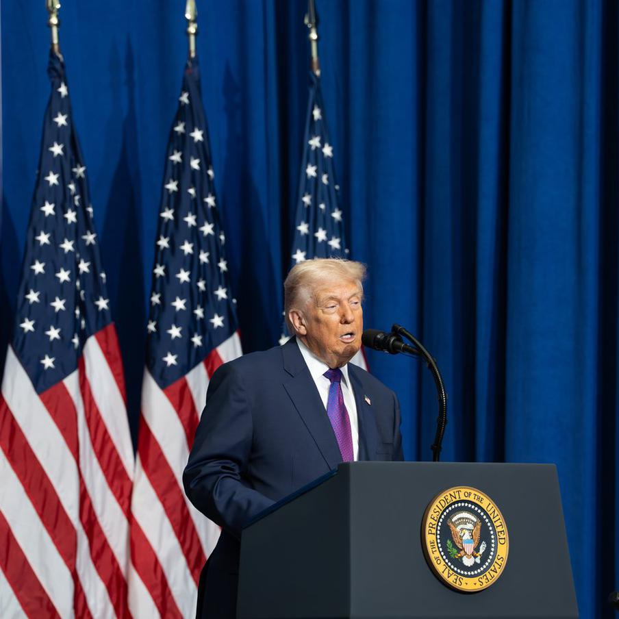 Трамп ответил на угрозу Ирана нанести мощнейший удар после гибели Хаменеи. Иран пообещал нанести мощный ответный удар, но делать этого не стоит, заявил президент США Дональд Трамп в социальной сети TruthSocial