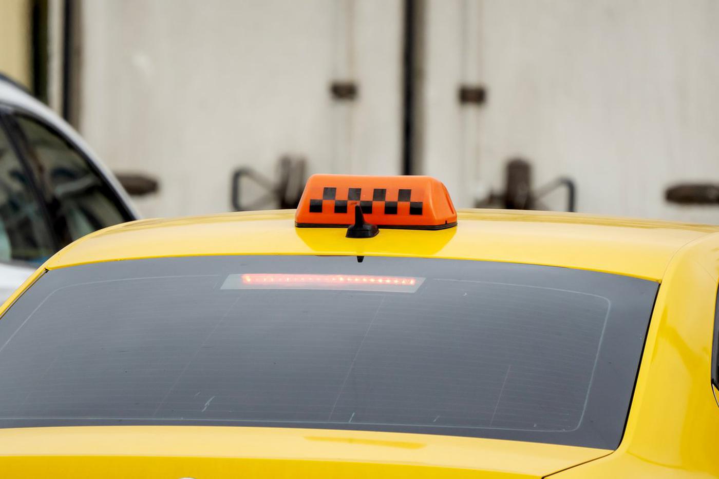 Вступил в силу закон об использовании отечественных автомобилей в такси