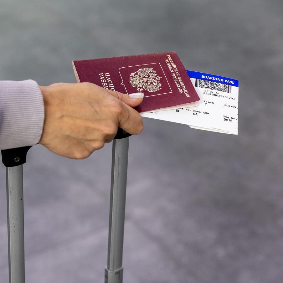 Около 8 тысяч российских туристов могли застрять в третьих странах из-за США. Из-за начала боевых действий на Ближнем Востоке в третьих странах могли застрять без возможности вернуться домой около 8 тысяч российских туристов