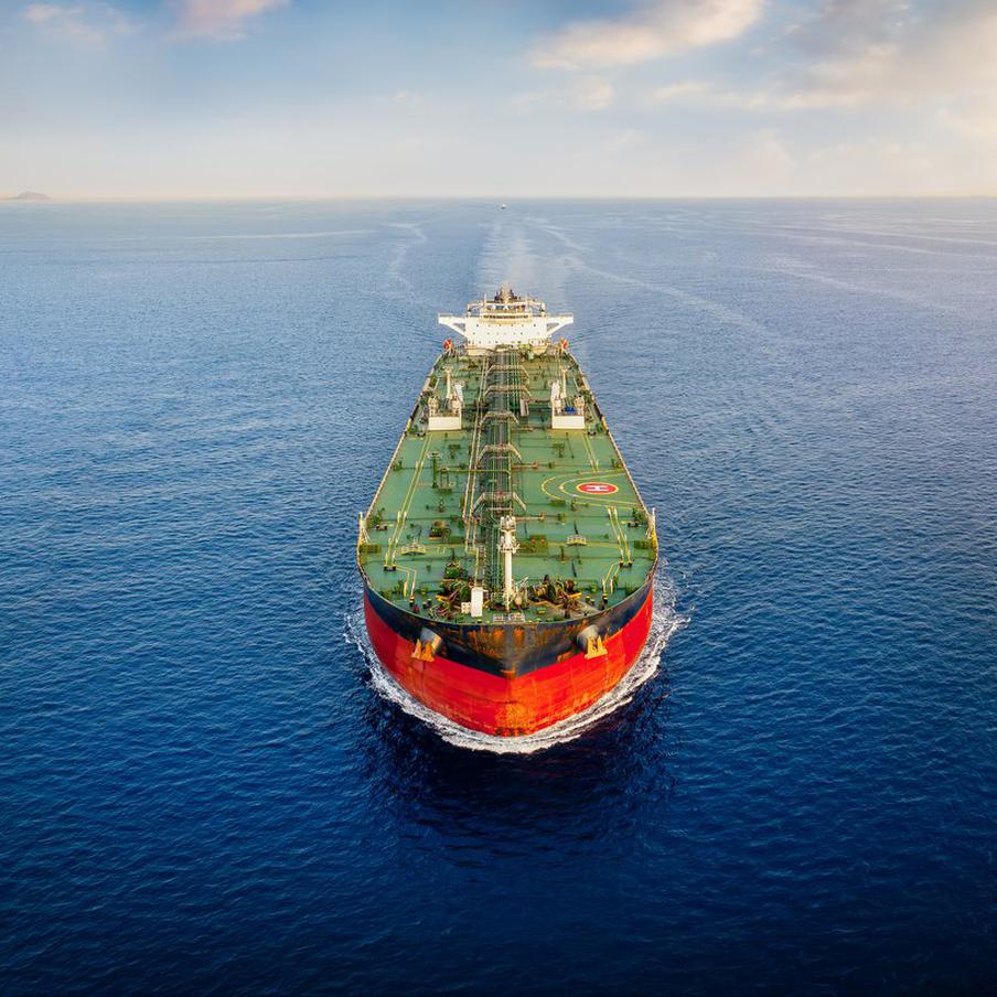 В Европе прошла операция по захвату очередного нефтетанкера из "теневого флота". Военные Бельгии и Франции провели совместную операцию "Синий нарушитель". В результате действий двух стран был задержан очередной нефтяной танкер, который причисляют к "теневому флоту"