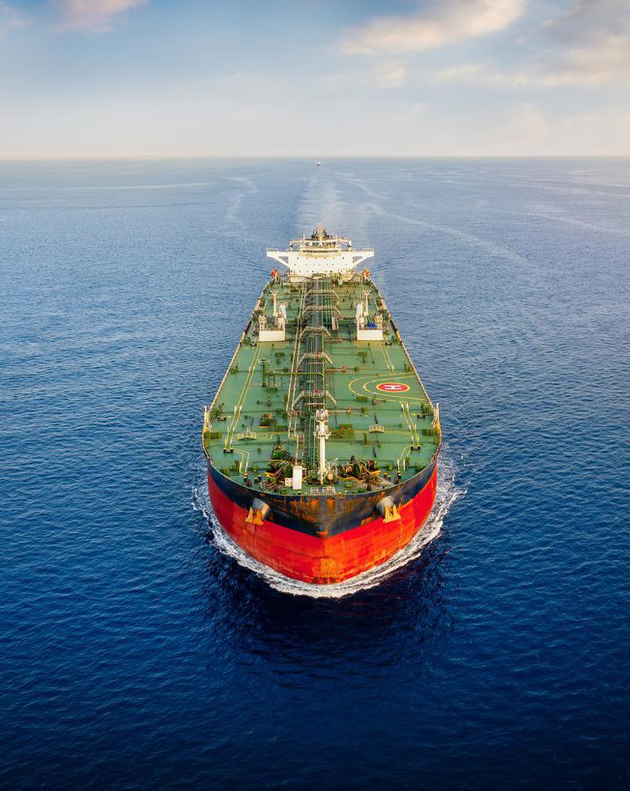 В Европе прошла операция по захвату очередного нефтетанкера из "теневого флота". Военные Бельгии и Франции провели совместную операцию "Синий нарушитель". В результате действий двух стран был задержан очередной нефтяной танкер, который причисляют к "теневому флоту"