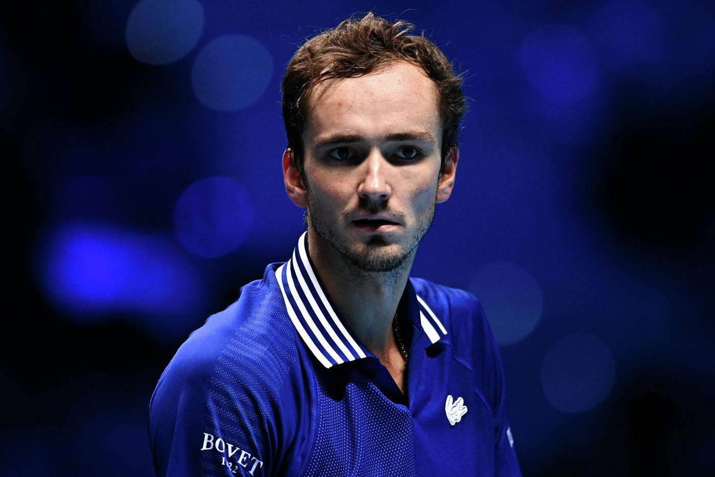 Теннисист Даниил Медведев не может вернуться в Россию из Дубая после закрытия воздушного пространства ОАЭ