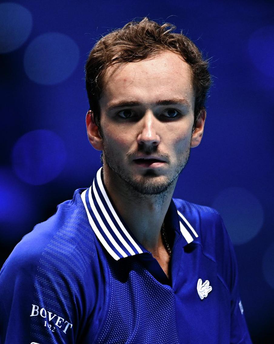 Теннисист Даниил Медведев не может вернуться в Россию из Дубая после закрытия воздушного пространства ОАЭ