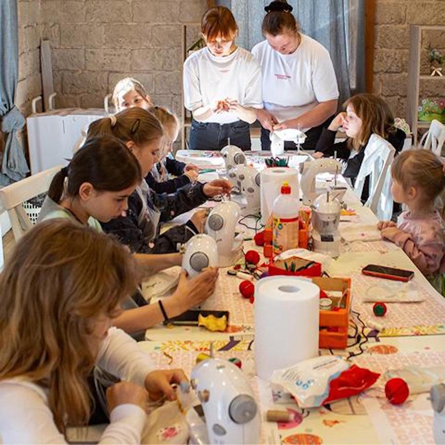 Занятие в "текстильной мастерской".