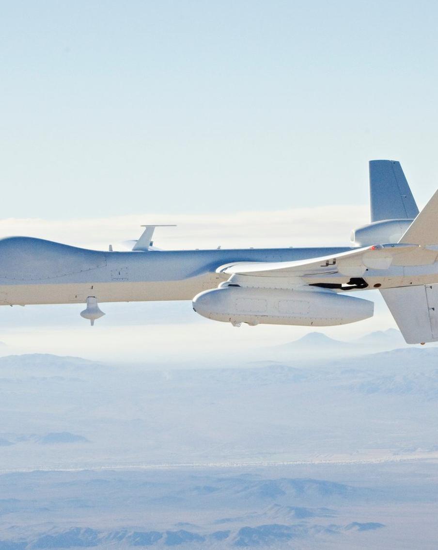 Британия привлечёт украинских специалистов для отражения атак БПЛА Ирана. Как заявил премьер-министр Великобритании Кир Стармер на своей странице в социальной сети X, Соединённое Королевство не планирует участвовать в военных действиях против Ирана. Однако британское правительство не собирается останавливаться на достигнутом и продолжит проводить оборонительные мероприятия в регионе