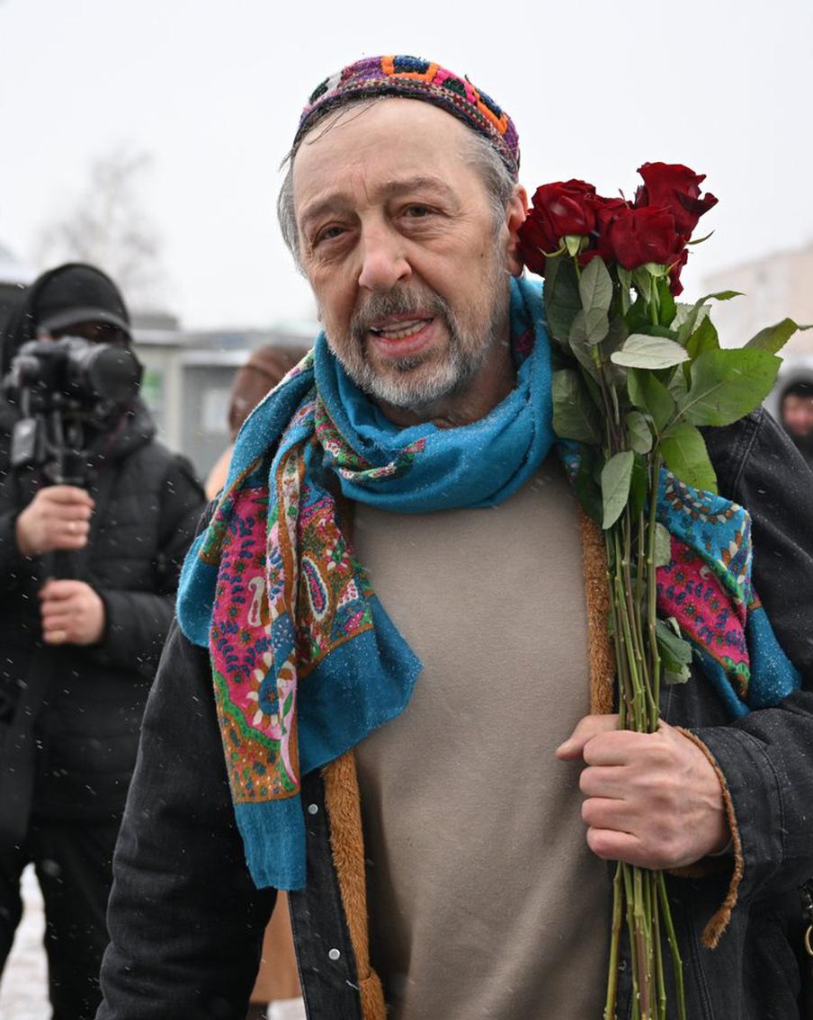 Умер драматург Николай Коляда. Стало извевстно о кончине драматурга Николая Владимировича Коляды, который покинул этот мир на 69-м году жизни. Губернатор Свердловской области Денис Паслер выразил свои соболезнования в связи с этой утратой, отметив значительный вклад Николая Коляды в российскую культуру