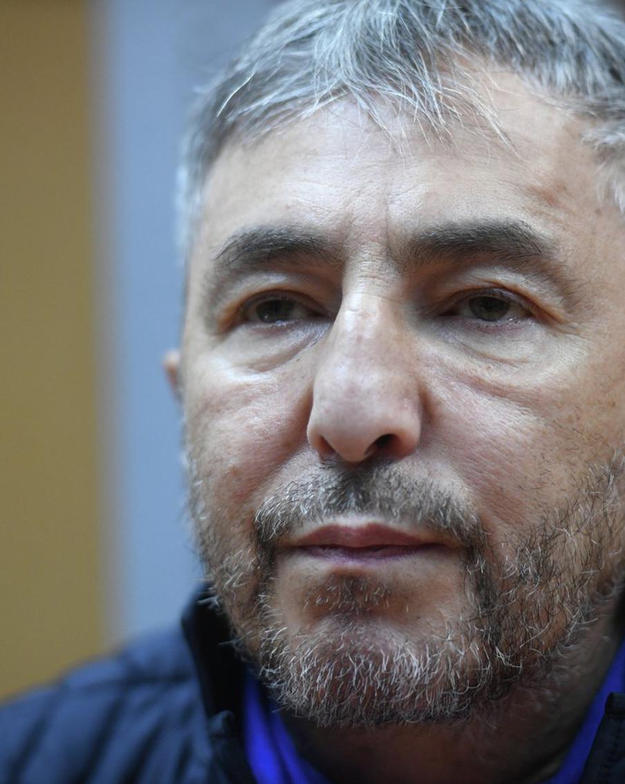 СМИ: Умар Джабраилов найден мёртвым в Москве. В Москве скончался бывший сенатор и бизнесмен Умар Джабраилов. По информации СМИ, 67-летний мужчина был найден в своём гостиничном номере в тяжёлом состоянии. Несмотря на все усилия врачей, спасти его не удалось