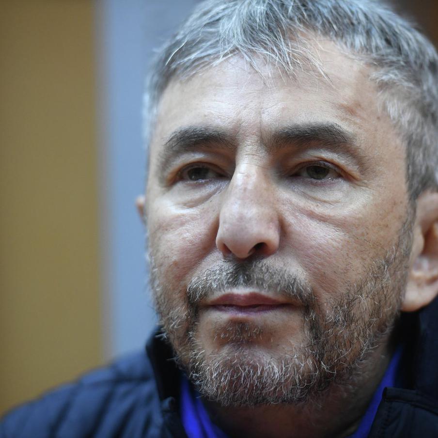 СМИ: Умар Джабраилов найден мёртвым в Москве. В Москве скончался бывший сенатор и бизнесмен Умар Джабраилов. По информации СМИ, 67-летний мужчина был найден в своём гостиничном номере в тяжёлом состоянии. Несмотря на все усилия врачей, спасти его не удалось