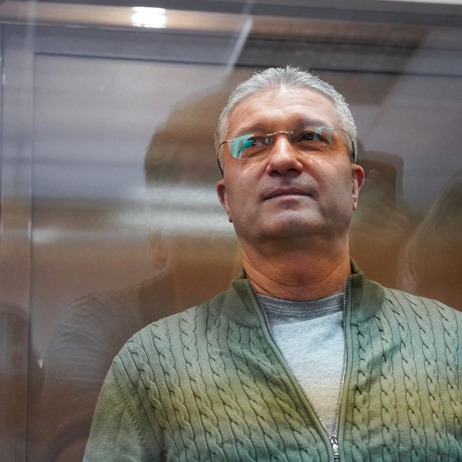 Тимуру Иванову отказали в отправке на СВО. Московский военный комиссариат отказал бывшему заместителю министра обороны Тимуру Иванову в заключении контракта и отправке в зону боевых действий. Об этом заявил представитель военкомата на заседании Мещанского районного суда