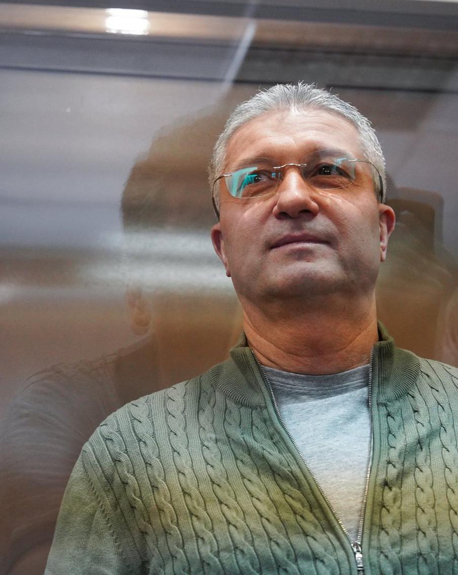 Тимуру Иванову отказали в отправке на СВО. Московский военный комиссариат отказал бывшему заместителю министра обороны Тимуру Иванову в заключении контракта и отправке в зону боевых действий. Об этом заявил представитель военкомата на заседании Мещанского районного суда