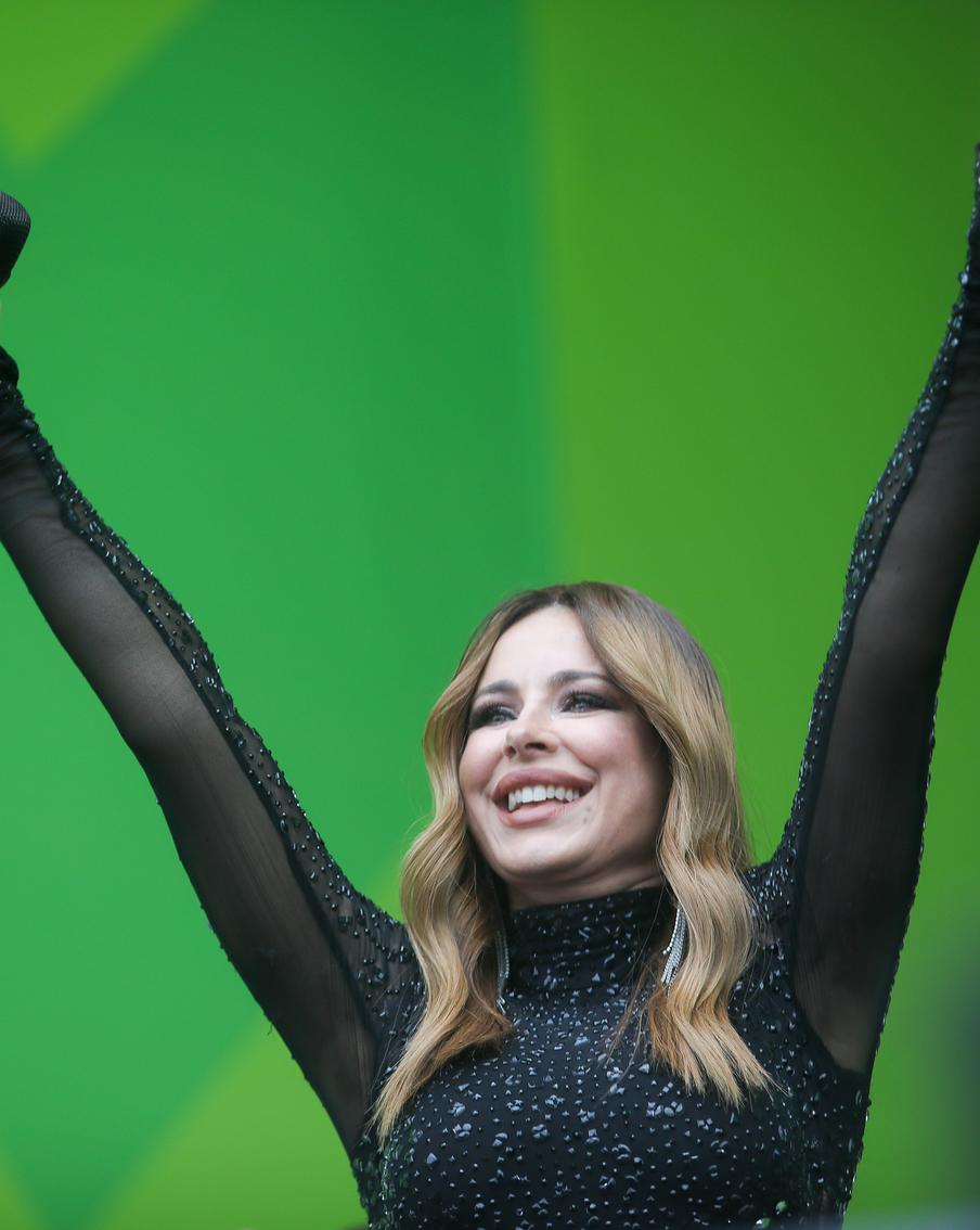 "Я стала другой": Ани Лорак — о секрете осиной талии, жизни в интернате и деньгах