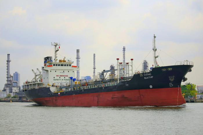 Как операция США и Израиля в Иране повлияет на нефть и рубль