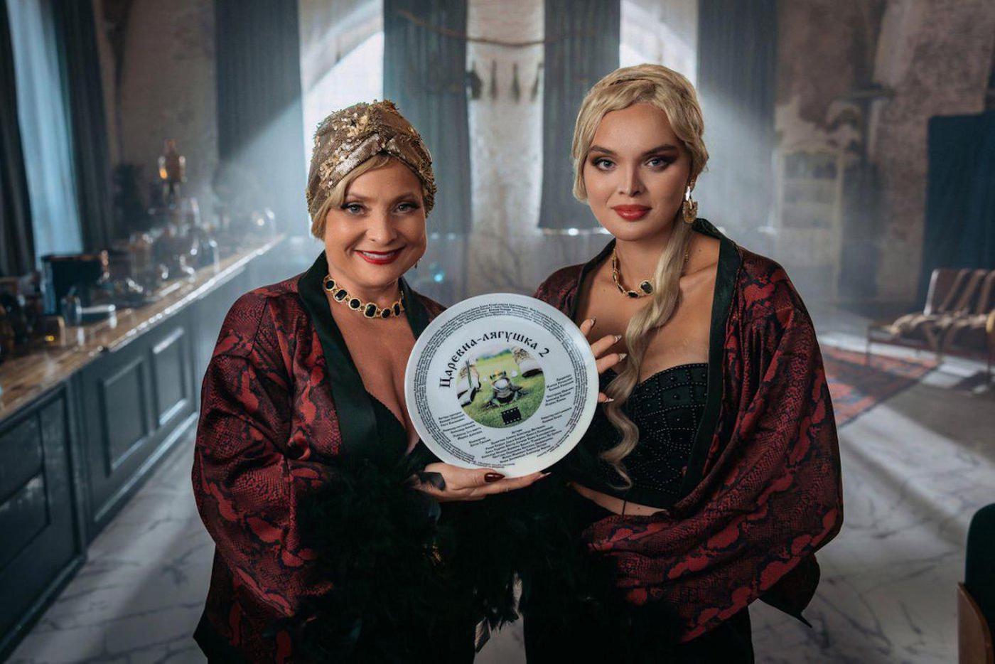 Светлана Пермякова в роли Ягини Станиславовны и Ангелина Добророднова в роли Ягини в молодости. 