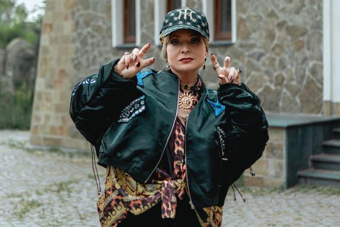 "Дело не в формах, а в начинке". Звезда "Интернов" Светлана Пермякова рассказала о съёмках в "Царевне-лягушке 2"