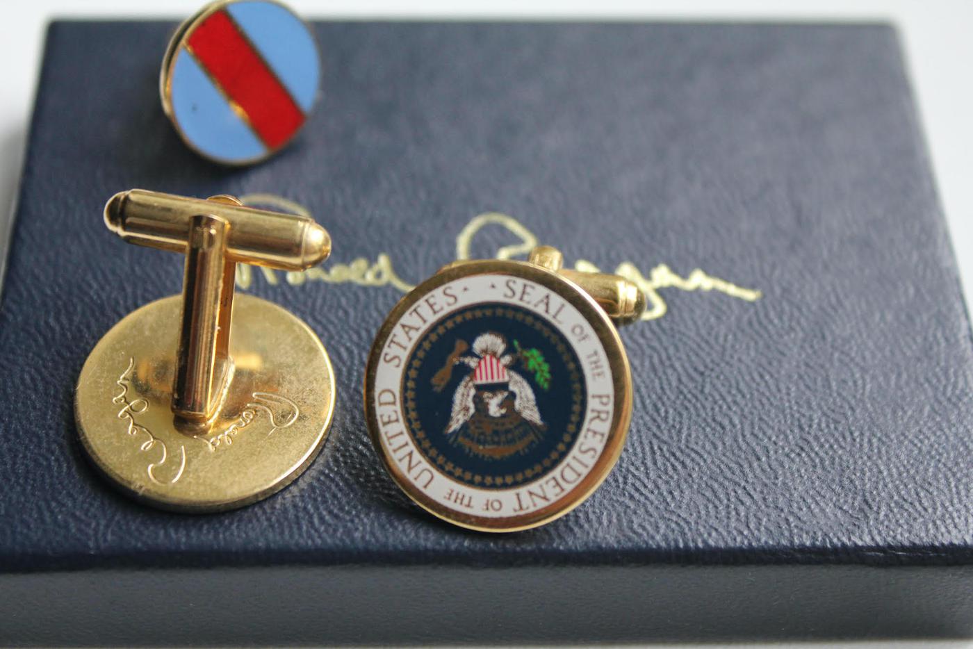 Запонки – подарок президента Рейгана