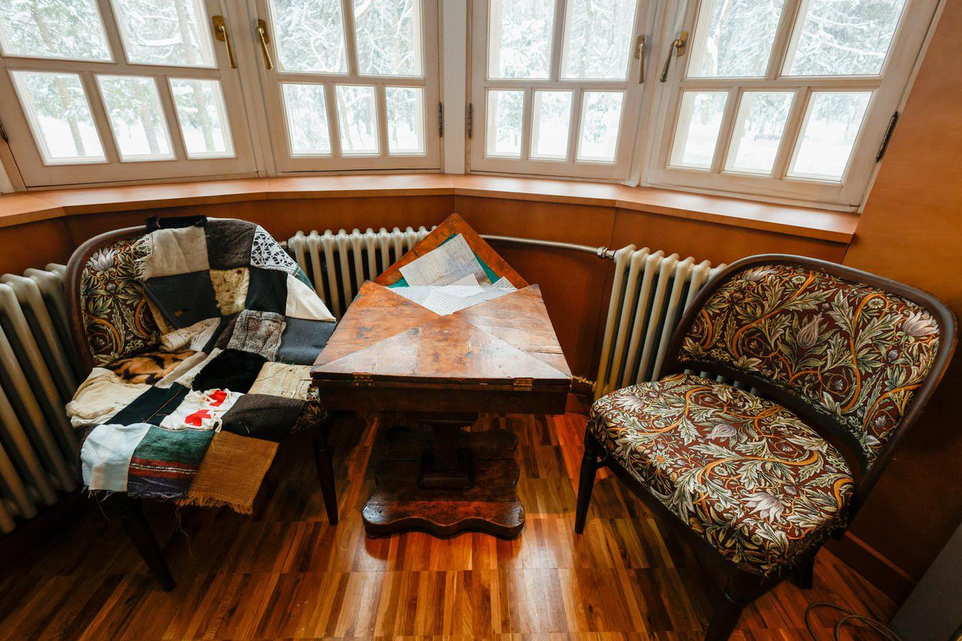 Ломберный столик Виктора Шкловского.