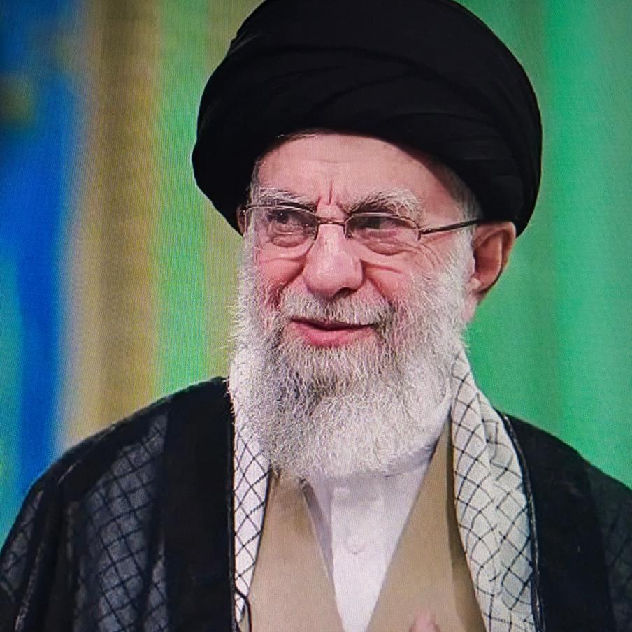 Ирановед Раванди-Фадаи рассказала о реакции иранцев на смерть Хаменеи. Смерть аятоллы Али Хаменеи, который был лидером Исламской Республики Иран, вызвала неоднозначную реакцию в стране. Как рассказала Metro Лана Меджидовна, эксперт по Ближнему Востоку, картина этой реакции весьма сложная и не сводится к простой дихотомии "скорбь — радость"