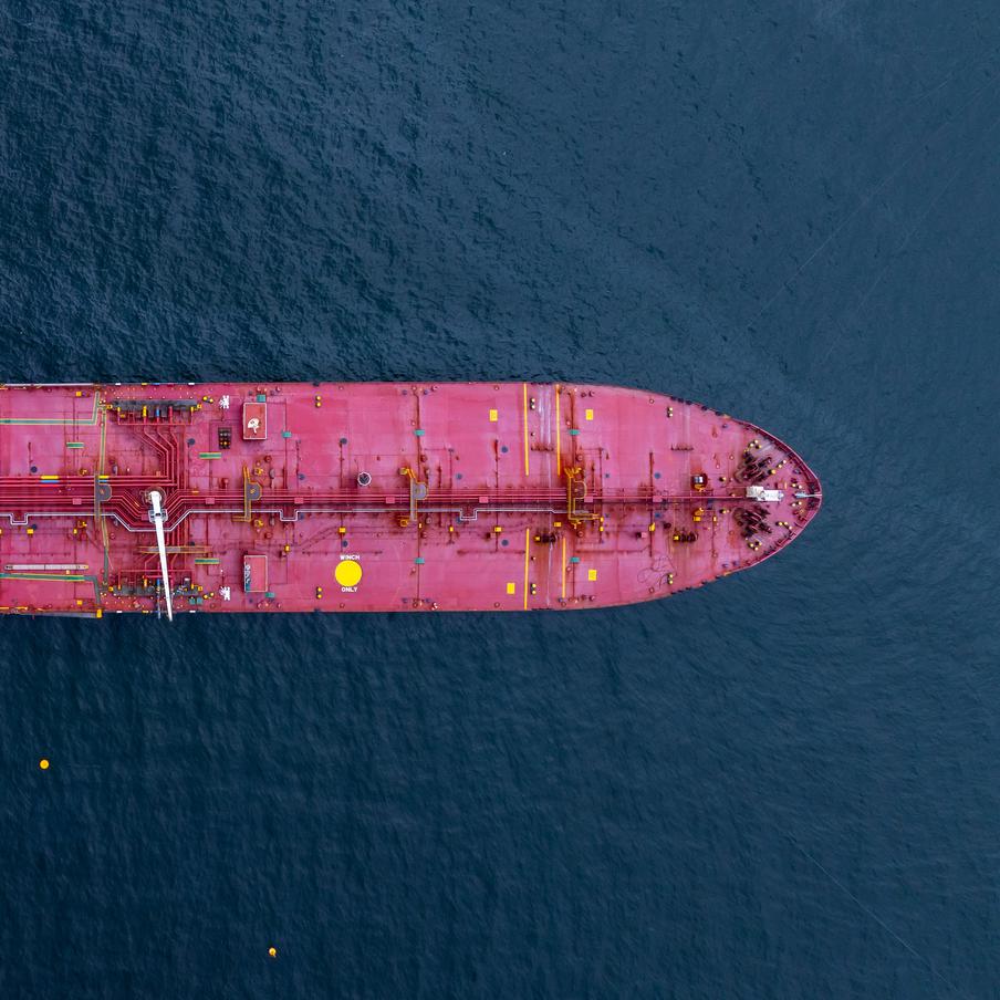 Цена нефти Brent превысила $83 впервые с июля 2024 года. На лондонской бирже ICE стоимость фьючерса на нефть марки Brent с поставкой в мае 2026 года впервые с июля 2024 года превысила 83 доллара за баррель. К 13:45 по московскому времени рост составил 6,92% и достиг отметки в 83,12 доллара за баррель