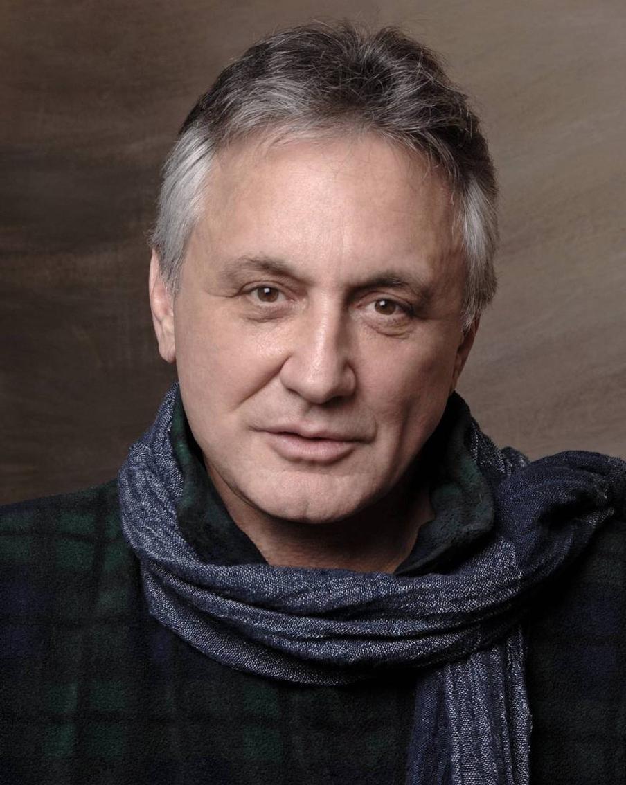 Владимир Алеников полагает, что внедрение ИИ в литературу – большая проблема.