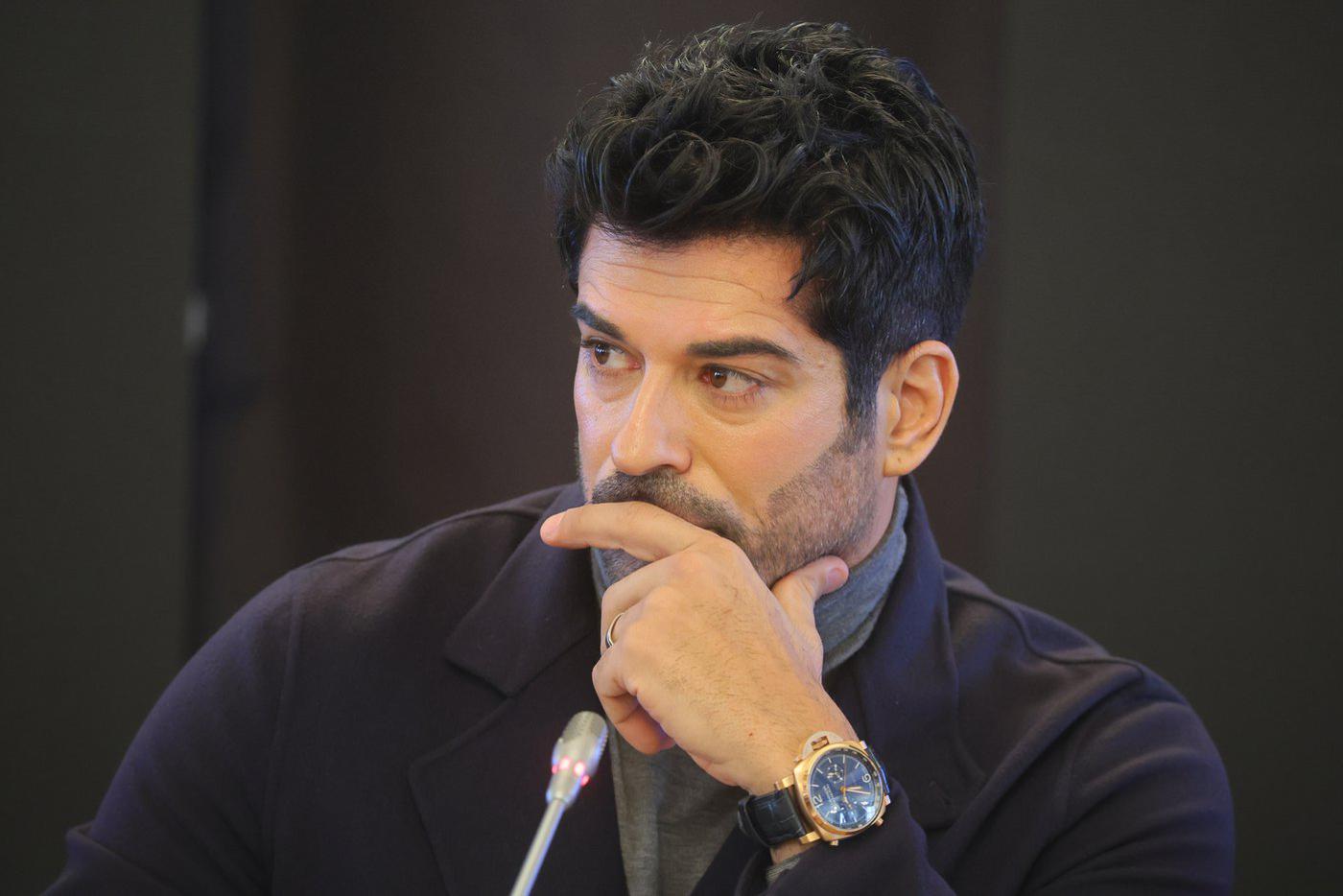 Бурак Озчивит на пресс-конференции в Москве.