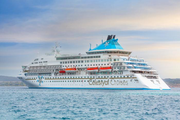 Туристов из России принуждают покинуть застрявший в Катаре круизный лайнер