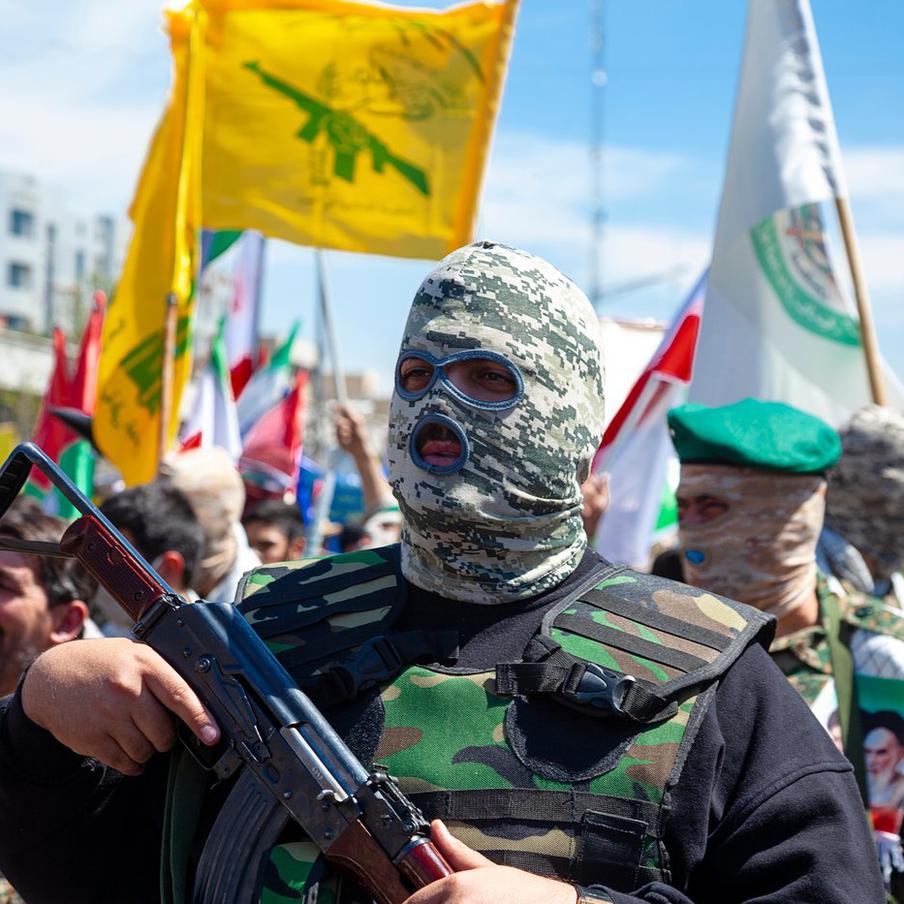 FT: Иран реализует план по эскалации на Ближнем Востоке, чтобы давить на США. Как сообщает Financial Times (FT), ссылаясь на анонимный источник, Иран приступил к выполнению военного плана, разработанного бывшим верховным лидером страны Али Хаменеи и высшим командованием