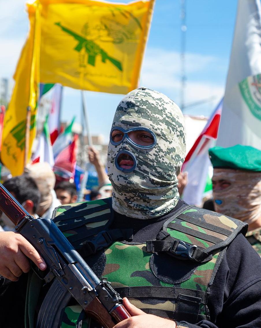 FT: Иран реализует план по эскалации на Ближнем Востоке, чтобы давить на США. Как сообщает Financial Times (FT), ссылаясь на анонимный источник, Иран приступил к выполнению военного плана, разработанного бывшим верховным лидером страны Али Хаменеи и высшим командованием