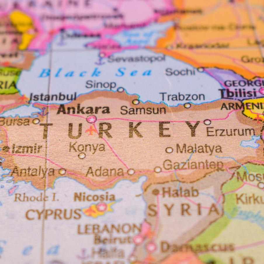 Баллистическую ракету сбили над Турцией, сообщило минобороны. Министерство обороны Турции объявило о перехвате и уничтожении баллистической ракеты, которая, по данным ведомства, была выпущена из Ирана