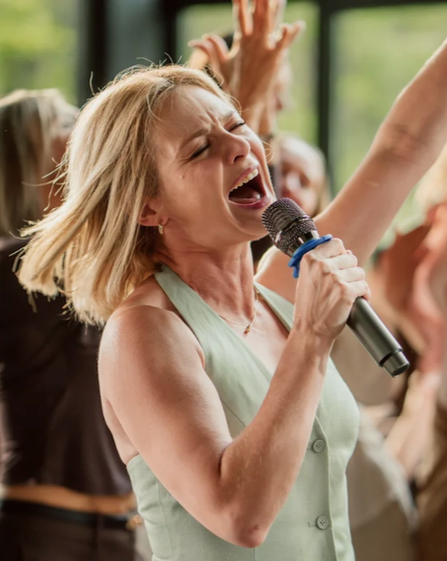 Обними свою внутреннюю стерву. Карина Разумовская учится относиться "К себе нежно"