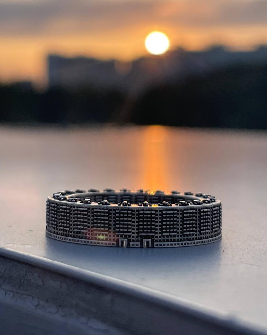 В Москве два таких уникальных здания можно найти в районах Очаково-Матвеевское и Раменки.