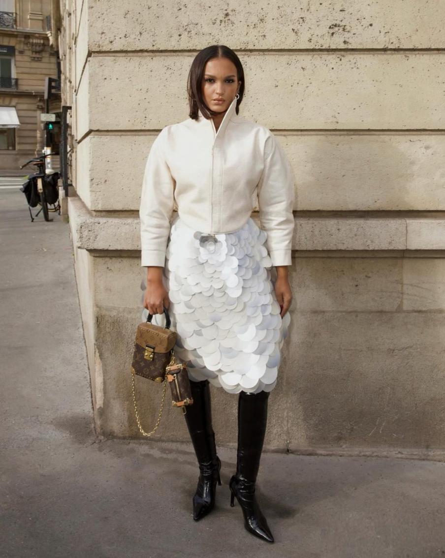 Акцентная юбка.