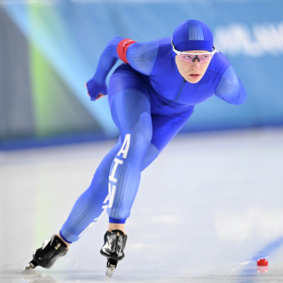 Российской конькобежке на ОИ выдали смартфон, а затем отобрали. Спортсменка Ксения Коржова рассказала, что на Олимпийских играх в Италии ей сначала оформили спонсорский телефон в павильоне Samsung, однако спустя несколько минут организаторы попросили вернуть устройство