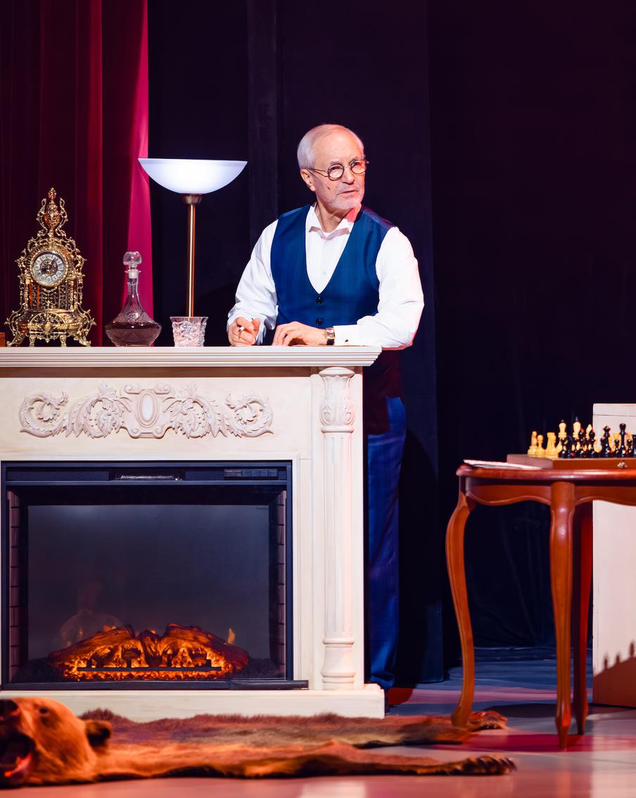 "Мосбилет" приглашает на показы спектакля Игоря Миркурбанова в Театре сатиры